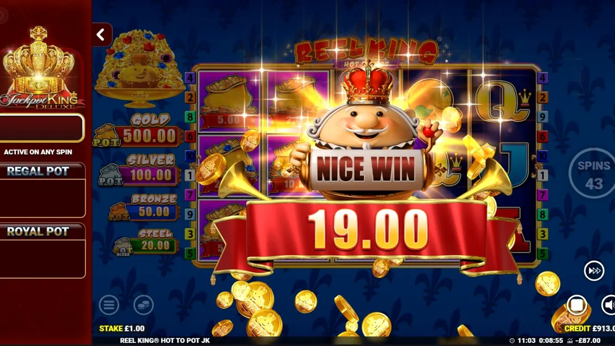 Tampilan visual mesin slot Reel King: Hot to Pot dengan nuansa kerajaan dan simbol buah klasik.
